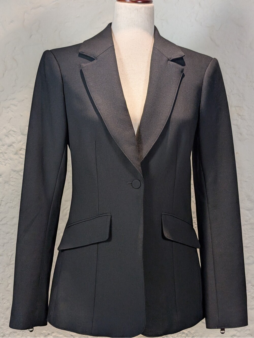 Cinq a Sept 1 Button Blazer with Zipper Trim on back of Sleeves Sz 4 Blk $350